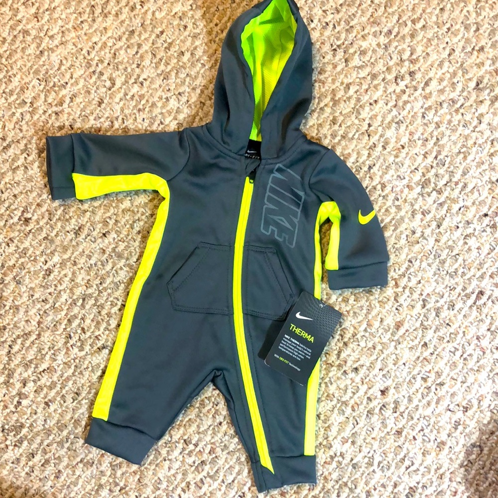 ⭐️ Newborn Nike Therma Onezie